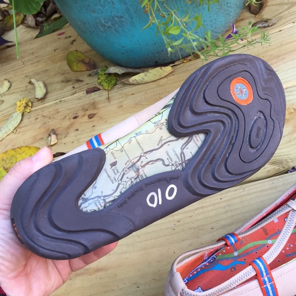 J-41 Adventure On Beige Leather Sporty Shoes 7M - Picture 5 of 6